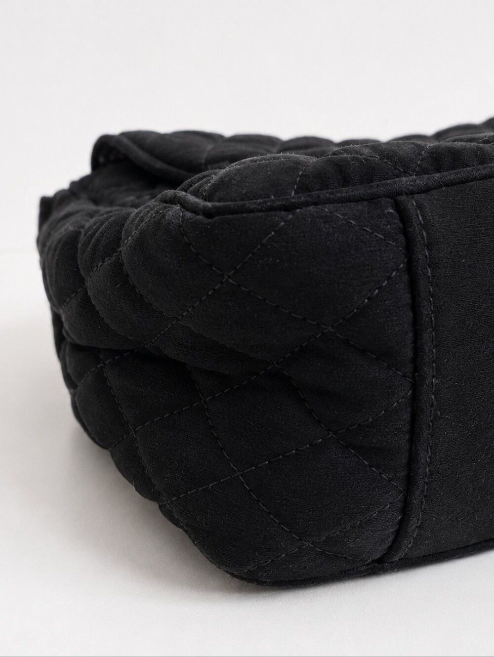 Vera Bradley Classic Black Microfiber Quilted Crossbody Purse - Picture 7 of 10